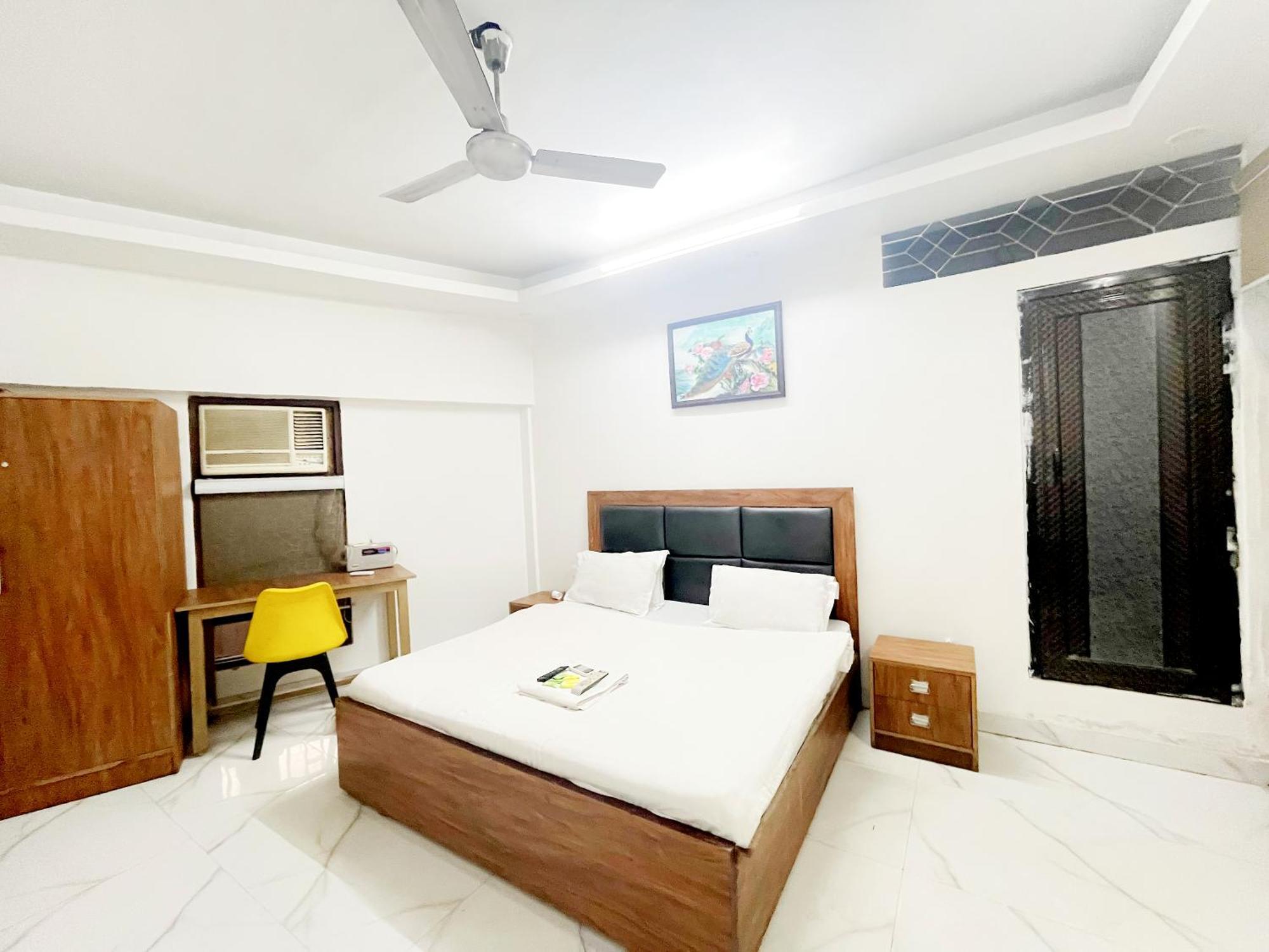 Roomshala 121 Classic Near Hazrat Nizamuddin Railway Station 3*